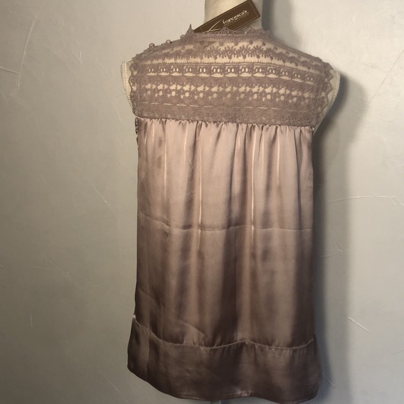 Francesca’s Color pink size Large 3 Buttons on shoulder and Lace on top - Picture 7 of 9